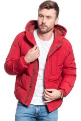 KURTKA ZIMOWA WRANGLER THE BODYGUARD RED W4C8WWX47 112129108. Czerwone kurtki męskie Wrangler, na zimę, xxl, bez wzorów, bez kaptura. Za 359.99 zł.