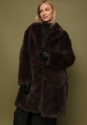 Brązowy Płaszcz Futerko o Długim Kroju Otirena. Brązowe płaszcze damskie Born2be, l, bez wzorów, z futra, eleganckie, bez kołnierzyka, bez kaptura. Za 299.99 zł.
