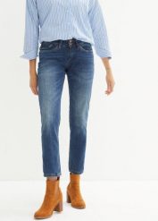 Jeansy o kroju mom ze średnim stanem. Niebieskie jeansy damskie bonprix, bez wzorów, z jeansu, klasyczne. Za 132.99 zł.