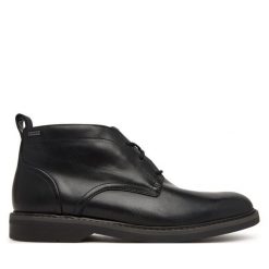 Trzewiki Clarks. Czarne botki męskie Clarks, bez wzorów, z gore-texu, bez obcasa, bez zapięcia. Za 649.99 zł.