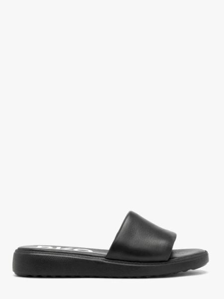 Czarne minimalistyczne klapki damskie. Czarne klapki damskie Ryłko, bez wzorów, ze skóry, klasyczne, bez obcasa, bez zapięcia. Za 279.99 zł.