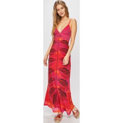 Desigual - Sukienka. Czerwone sukienki damskie Desigual, na co dzień, l, bez wzorów, z dzianiny, casualowe, bez kołnierzyka, bez ramiączek, maxi, proste. W wyprzedaży za 239.90 zł.