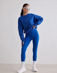 Damskie legginsy biegowe 7/8 wysoki stan, squat proof, kieszenie Le Run lazurowe. Niebieskie legginsy damskie Aim'n, bez wzorów, z elastanu. Za 387.00 zł.