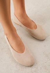 Beżowe Balerinki z Imitacji Zamszu w Stylu Basic Saraphiele. Brązowe balerinki damskie Renee, bez wzorów, z jeansu, bez obcasa, bez zapięcia. Za 74.99 zł.