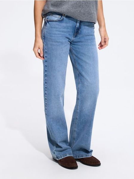 Jeansy straight comfort - niebieski. Niebieskie jeansy damskie Reserved, bez wzorów, z bawełny. Za 139.99 zł.