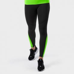 Kobieta Fitness Legginsy sportowe ze średnim stanem Sky Flow SIROKO Czarny. Czarne legginsy damskie SIROKO, bez wzorów, bez zapięcia, na fitness i siłownię. Za 127.20 zł.