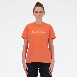 Koszulka damska New Balance WT41909GFR – pomarańczowa. Brązowe bluzki damskie New Balance, m, bez wzorów, z materiału, eleganckie, bez kołnierzyka, bez ramiączek. Za 49.99 zł.