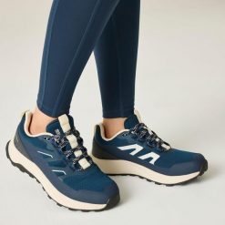 Damskie buty Ravika. Niebieskie obuwie trekkingowe damskie Regatta, z dzianiny, bez zapięcia. Za 299.99 zł.