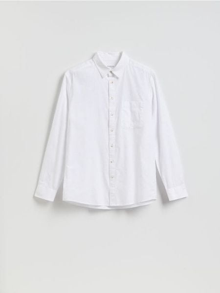 Koszula regular z lnem - biały. Białe koszule męskie Reserved, l, bez wzorów, z tkaniny, bez kołnierzyka, bez ramiączek. Za 129.99 zł.