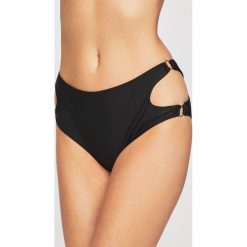 Glamorous - Figi kąpielowe. Czarne bikini Glamorous, bez wzorów, z materiału. W wyprzedaży za 49.90 zł.