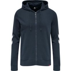 Bluza z kapturem i zamkiem błyskawicznym Hummel Legacy Plus. Niebieskie bluzy męskie Hummel, m, bez wzorów, eleganckie, bez ramiączek, z kapturem. Za 220.00 zł.