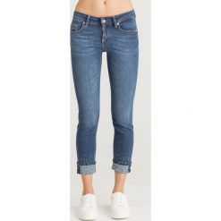 JEANSY MONROE BOTTOM UP SLIM FIT LIU JO. Niebieskie jeansy damskie Liu Jo, z aplikacjami, z jeansu. Za 699.00 zł.