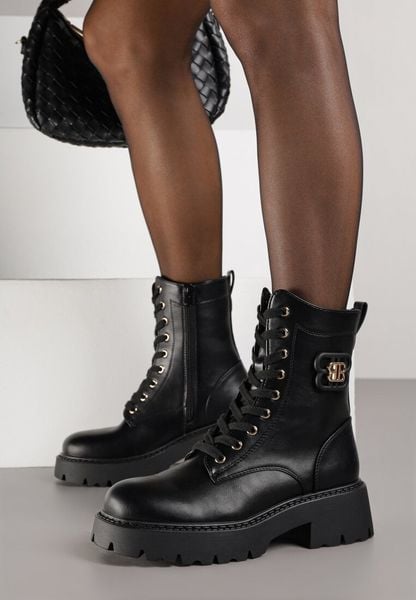 Czarne Botki Workery VICES Zdobione Metaliczną Aplikacją przy Cholewce Bevea. Czarne botki damskie Born2be, z aplikacjami, z dzianiny, eleganckie, bez obcasa, na płaskiej podeszwie, bez zapięcia. Za 149.99 zł.