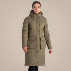 Damska parka CRAGHOPPERS Neev długa – oliwkowa zieleń. Zielone parki damskie Craghoppers, bez wzorów, z materiału, z kapturem. Za 526.55 zł.