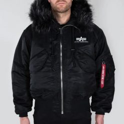 Bomberka z kapturem Alpha Industries 45P Custom. Czarne kurtki męskie Alpha Industries, m, bez wzorów, z futra, klasyczne, z kapturem. Za 869.50 zł.