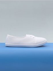 Tenisówki - biały. Białe trampki i tenisówki damskie Sinsay, bez wzorów, bez zapięcia. Za 15.99 zł.