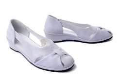 SUAVE 940116-91 ivory, sandały damskie. Szare sandały damskie Suave, bez wzorów, bez obcasa, na koturnie, bez zapięcia. Za 315.92 zł.