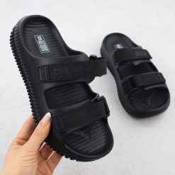 Klapki na rzepy plażowe basenowe czarny Big Star RR274A527. Czarne klapki damskie BIG STAR, bez wzorów, z materiału, retro, bez obcasa, bez zapięcia. Za 60.00 zł.
