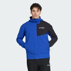 Kurtka Terrex Multi Softshell. Czarne kurtki męskie Adidas, m, bez wzorów, z materiału, bez kaptura, trekkingowe. Za 508.30 zł.