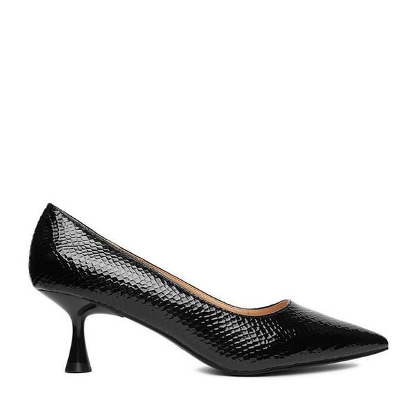 Czółenka JENNY. Czarne czółenka damskie Jenny, bez wzorów, bez obcasa, bez zapięcia. Za 129.99 zł.