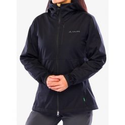 Kurtka softshell damska Vaude All Year Elope Softshell Jacket II. Czarne kurtki sportowe damskie Vaude, bez wzorów, z softshellu, bez ramiączek, bez kaptura, trekkingowe. Za 540.69 zł.