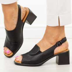 Czarne skórzane sandały damskie Vinceza 66920. Czarne sandały damskie VINCEZA, bez wzorów, z gumy, bez obcasa, na obcasie, bez zapięcia. Za 199.00 zł.