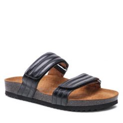 Klapki Caprice. Czarne klapki damskie Caprice, bez wzorów, bez obcasa, bez zapięcia. Za 179.99 zł.