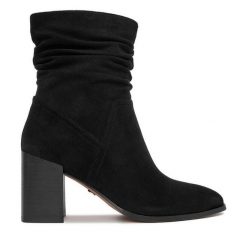 Botki Nine West. Czarne botki damskie Nine West, bez wzorów, bez obcasa, na słupku, bez zapięcia. Za 269.99 zł.