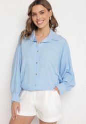 Niebieska Koszula z Wiskozą o Kroju Nietoperza Sonaretia. Niebieskie koszule damskie Born2be, bez wzorów, z jeansu, eleganckie, bez kołnierzyka, bez ramiączek. Za 84.99 zł.