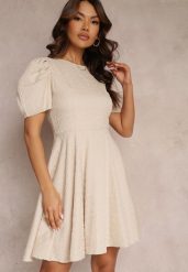 Beżowa Sukienka Taliowana z Krótkimi Bufiastymii Rękawami Ashika. Brązowe sukienki damskie Renee, m, bez wzorów, bez kołnierzyka, bez ramiączek, mini. Za 119.99 zł.