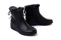 RIEKER TEX Y1350-00 black, botki damskie. Czarne botki damskie Rieker, na zimę, bez wzorów, bez obcasa, na koturnie, bez zapięcia. Za 439.90 zł.