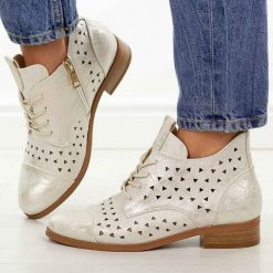 Złote ażurowe botki damskie Vinceza 58620. Żółte botki damskie VINCEZA, na jesień, w ażurowe wzory, z jeansu, eleganckie, z okrągłym noskiem, bez obcasa, na obcasie, bez zapięcia. Za 219.00 zł.