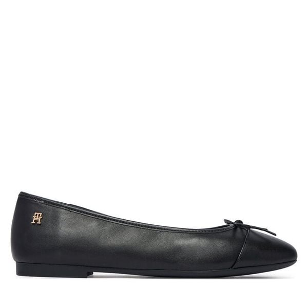 Baleriny Tommy Hilfiger. Czarne balerinki damskie Tommy Hilfiger, bez wzorów, bez obcasa, bez zapięcia. Za 261.99 zł.