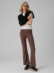 4F Legginsy w prążki z rozszerzanymi nogawkami damskie - brązowe XS. Brązowe legginsy damskie 4F, bez wzorów, z dzianiny. Za 149.99 zł.