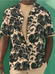 Koszula z wiskozy z motywem kwiatowym - kremowy. Białe koszule męskie Sinsay, l, bez wzorów, z wiskozy, bez kołnierzyka, bez ramiączek. Za 49.99 zł.