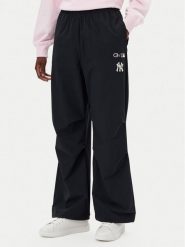 Champion Spodnie dresowe 117977 Czarny Loose Fit. Czarne spodnie dresowe damskie Champion, bez wzorów, z dresówki. Za 159.99 zł.