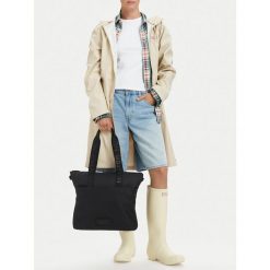 Torebka Hunter. Czarne shopperki damskie Hunter, bez wzorów, bez dodatków. Za 229.99 zł.