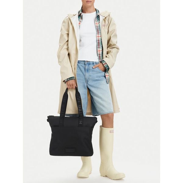 Torebka Hunter. Czarne shopperki damskie Hunter, bez wzorów, bez dodatków. Za 229.99 zł.