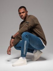 Jeansowe męskie joggery z lampasami – niebieskie V3 OM-PADJ-0156 - XXL. Niebieskie spodnie materiałowe męskie Ombre Clothing, l, bez wzorów, z bawełny. Za 161.99 zł.