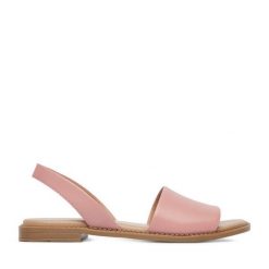 Sandały Lasocki. Czerwone sandały damskie Lasocki, bez wzorów, bez obcasa, na płaskiej podeszwie, bez zapięcia. Za 139.99 zł.