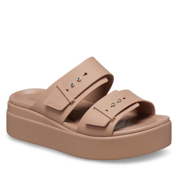 Klapki Crocs. Brązowe klapki damskie Crocs, bez wzorów, bez obcasa, bez zapięcia. Za 199.99 zł.