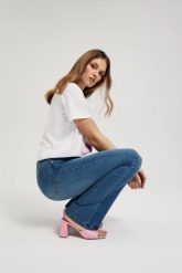 Jeansy bootcut niebieskie. Niebieskie jeansy damskie MOODO, bez wzorów, z jeansu. W wyprzedaży za 44.99 zł.
