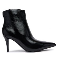 Botki Guess. Czarne botki damskie Guess, z aplikacjami, bez obcasa, na szpilce, bez zapięcia. Za 674.99 zł.