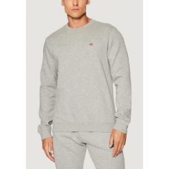 Bluza Mężczyzna NAPAPIJRI BALIS CREW 1. Szare bluzy męskie Napapijri, m, bez wzorów, z bawełny, bez ramiączek, bez kaptura. W wyprzedaży za 265.70 zł.