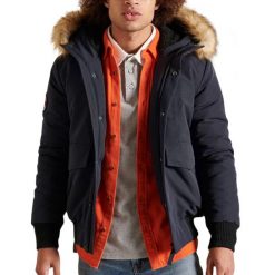 Kurtka Superdry Everest. Niebieskie kurtki męskie Superdry, na zimę, s, z aplikacjami, z elastanu, eleganckie, bez kaptura. Za 686.65 zł.