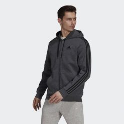 Bluza z kapturem adidas Essentials Fleece 3-Stripes, Mężczyźni. Szare bluzy męskie Adidas, m, bez wzorów, z polaru, z kapturem, na fitness i siłownię. Za 390.00 zł.