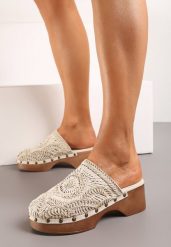 Beżowe Klapki w Stylu Chodaków na Platformie z Nitami i Plecionką Giadina. Brązowe klapki damskie Born2be, na lato, z aplikacjami, eleganckie, bez obcasa, na obcasie, bez zapięcia. W wyprzedaży za 97.49 zł.