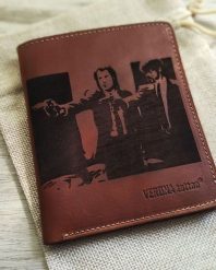 Verona VERONA Tattoo skórzany portfel męski 348M z tatuażem Pulp Fiction 348M. Portfele męskie Verona, bez wzorów. Za 139.00 zł.
