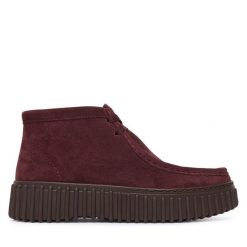 Trzewiki Clarks. Czerwone botki damskie Clarks, bez wzorów, bez obcasa, na płaskiej podeszwie, bez zapięcia. Za 519.99 zł.