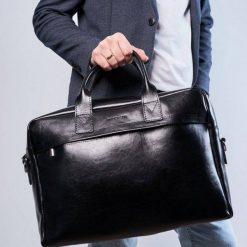 Torba Skórzana na Laptop R03XLBB Brødrene Czarna. Czarne torby na laptopa damskie bez wzorów, ze skóry. Za 529.00 zł.